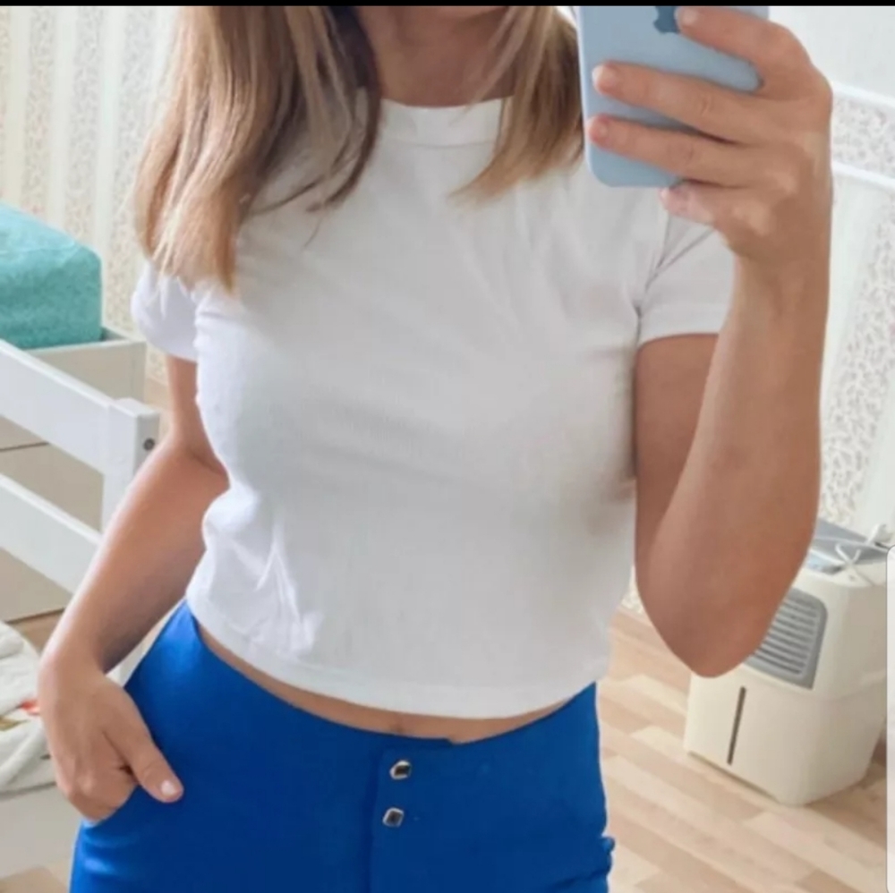 KNIT WHITE CROP TOP